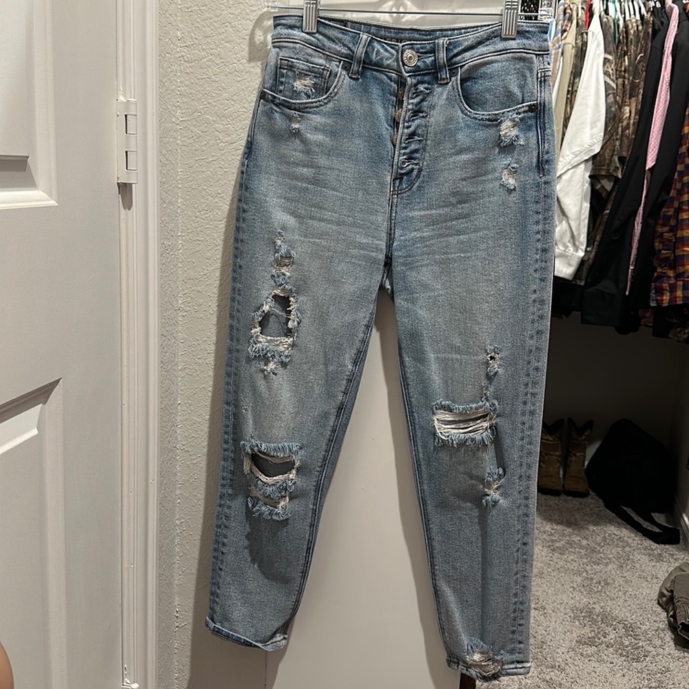 American Eagle Stretchy Distressed Mom Jean. Size 00 X-Short.